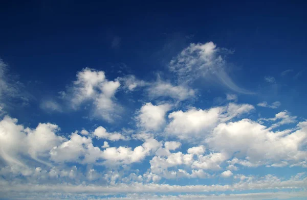 Nuvens brancas fundo — Fotografia de Stock