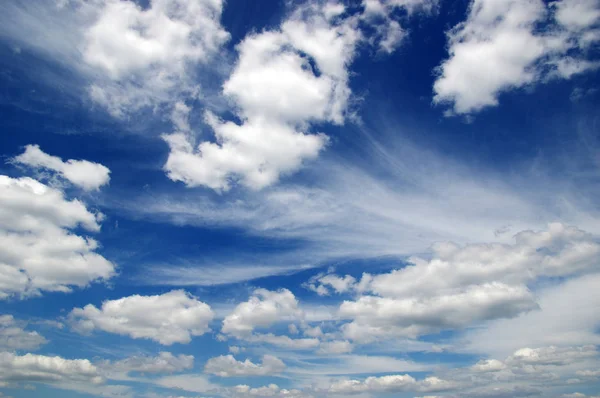Белый фон облаков — стоковое фото