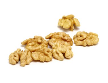 Cevizler beyaz üzerine izole 