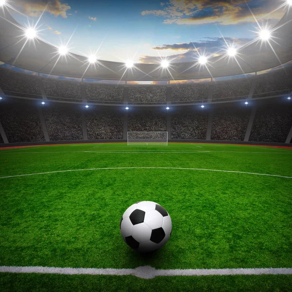 Футбольний м'яч на зеленому стадіоні — стокове фото