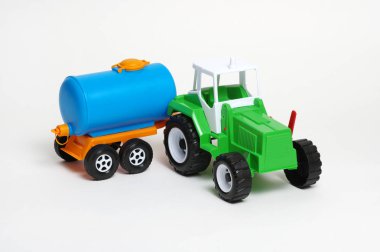 Beyaz izole oyuncak araba