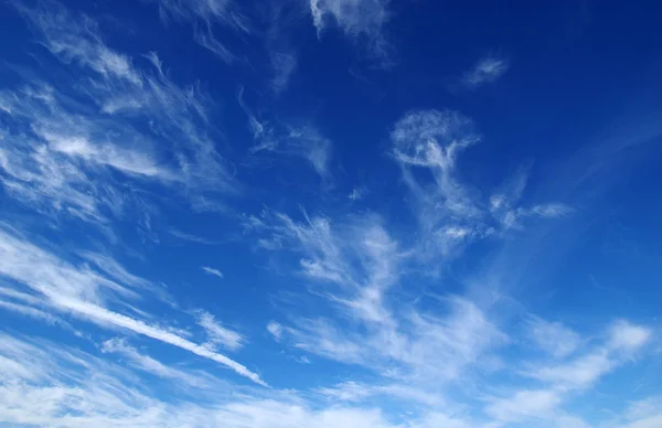 Witte wolken — Stockfoto