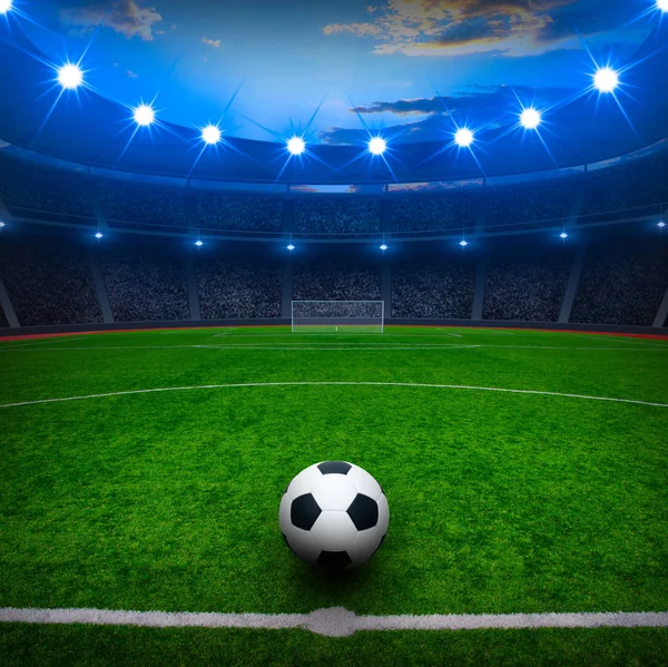 Pallone da calcio sullo stadio verde — Foto Stock