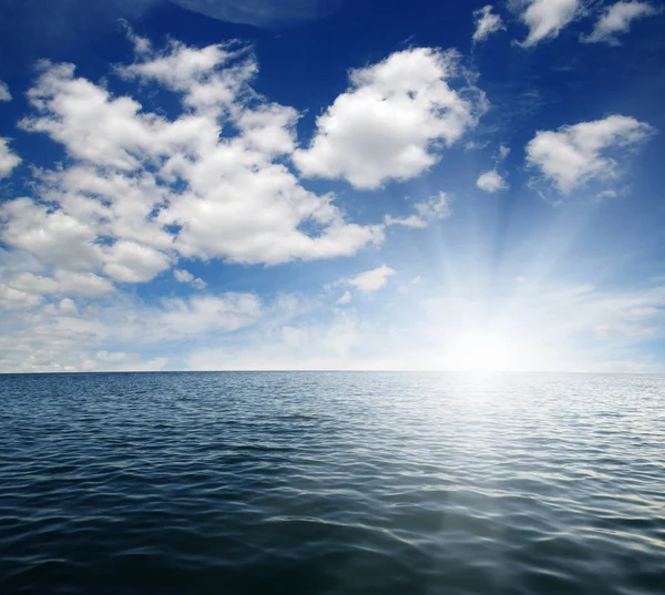 Blaues Meer und Sonne — Stockfoto