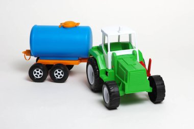 Beyaz izole oyuncak araba