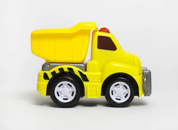 白で隔離のおもちゃの車 — ストック写真