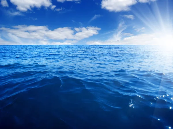 Блакитне море і сонце — стокове фото