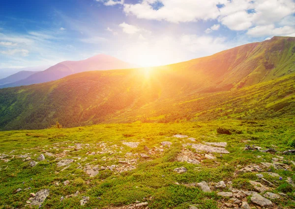 Mountain with the sun — Stock Photo, Image