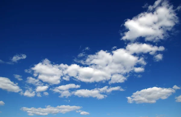 Nubes blancas —  Fotos de Stock