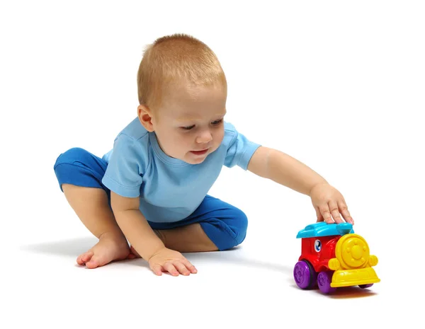 Niño jugando juguete — Foto de Stock