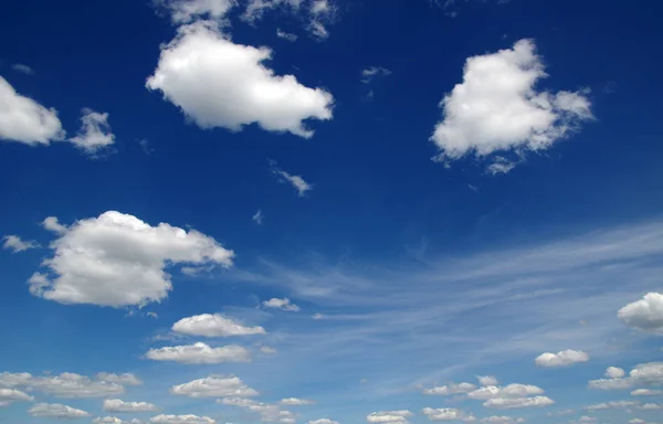 Achtergrond van blauwe lucht — Stockfoto
