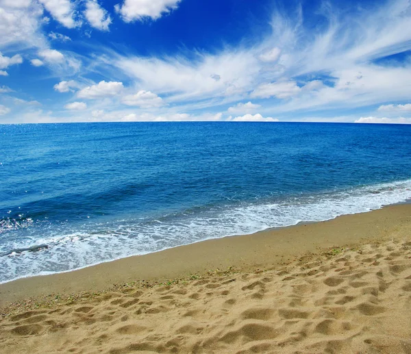 Praia e mar — Fotografia de Stock