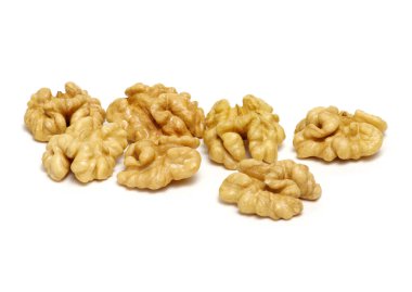 Cevizler beyaz üzerine izole 