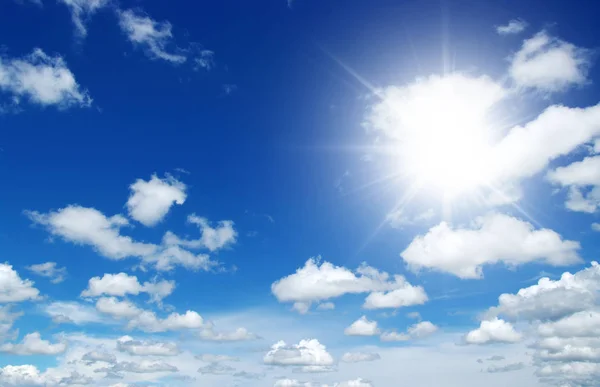 Sol på blå himmel — Stockfoto