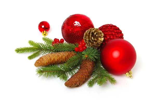 Boules de décoration de Noël avec branches de sapin — Photo