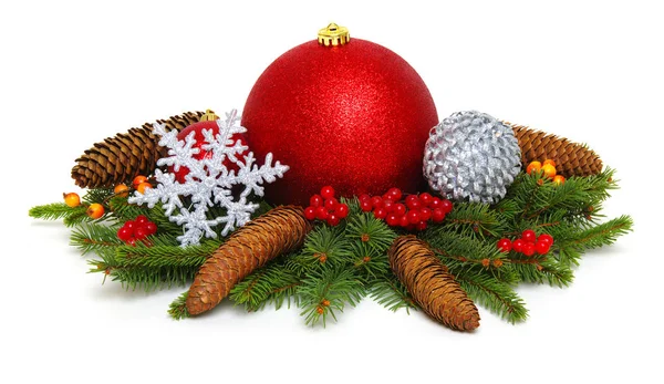 Noel dekorasyon baubles köknar ağacı dalları ile — Stok fotoğraf