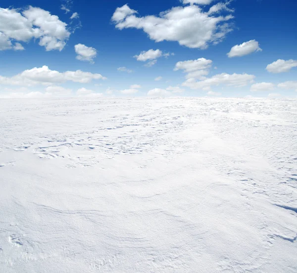 Winterlandschaft und Himmel — Stockfoto