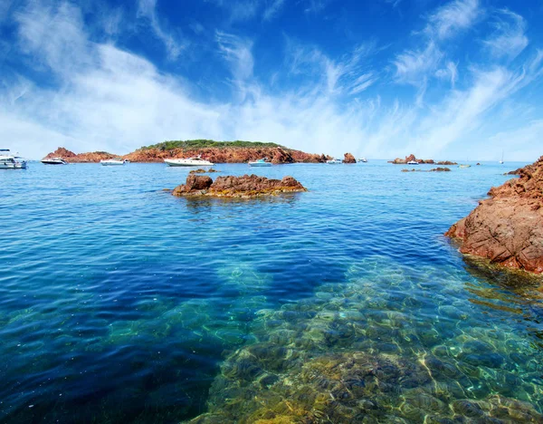 Mare azzurro e nuvole — Foto Stock