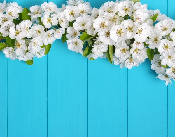 Wiosenne kwiaty na drewno — Zdjęcie stockowe