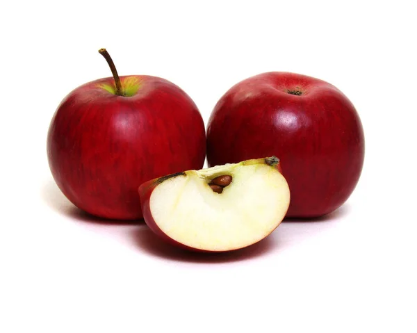 Manzana con rebanada sobre fondo blanco —  Fotos de Stock