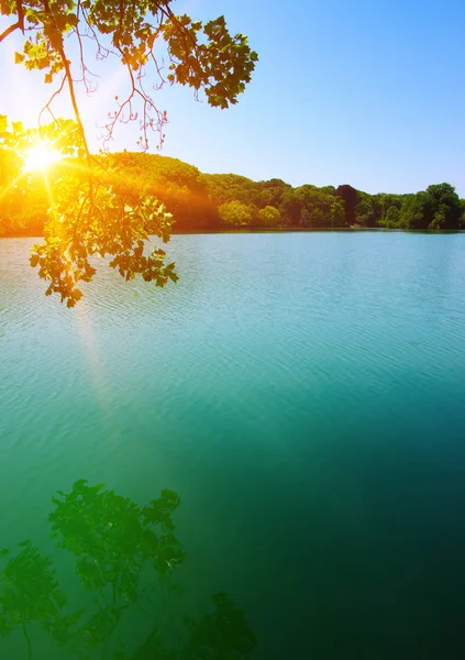 Lake water and sun — Stock Photo, Image