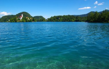 Manzara Gölü Bled ve dağlar