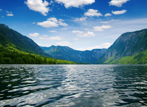 Acqua del lago di montagna — Foto Stock