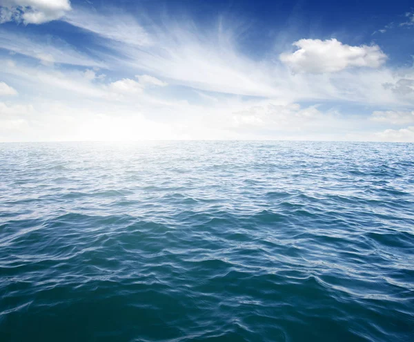 Blå havet och solen — Stockfoto