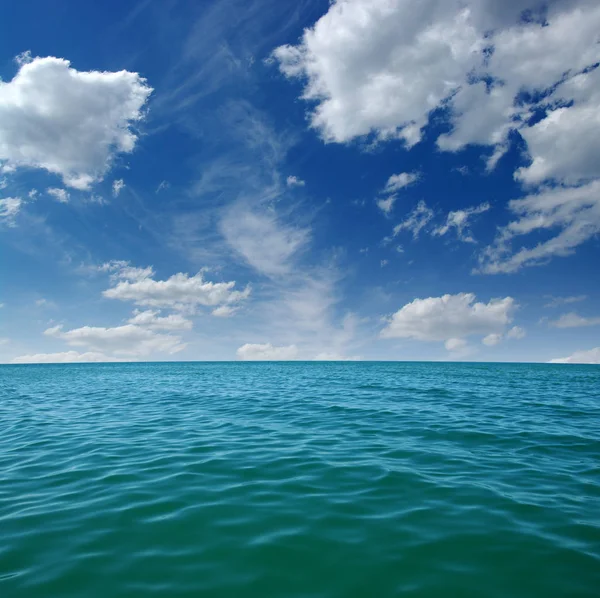 Superficie blu dell'acqua di mare — Foto Stock