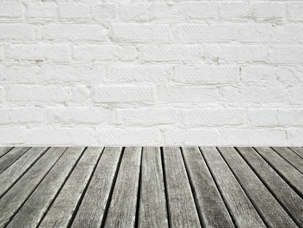 Parede de tijolo branco e piso de madeira — Fotografia de Stock