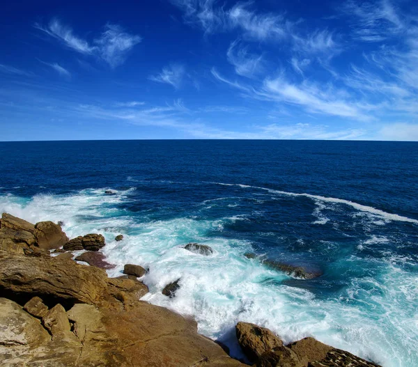 Óceán gyönyörű türkiz vízzel. — Stock Fotó