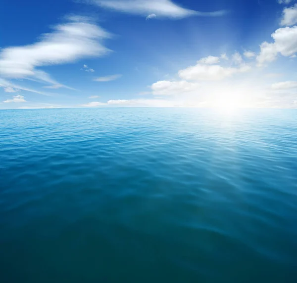 Blaues Meer und Sonne — Stockfoto