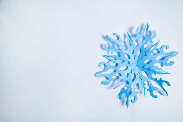 Fine paper snowflake cut out. — Stock Photo, Image