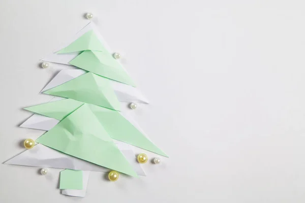 Бумажная рождественская ёлка — стоковое фото
