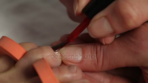 Mujer recibiendo pedicura en salón de uñas — Vídeos de Stock