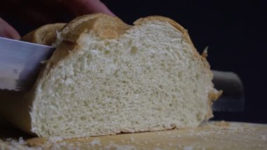 Erkek el kesme somun ekmek.