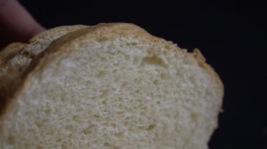 Erkek el kesme somun ekmek.