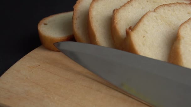 Loaf of fresh white bread — Stock Video