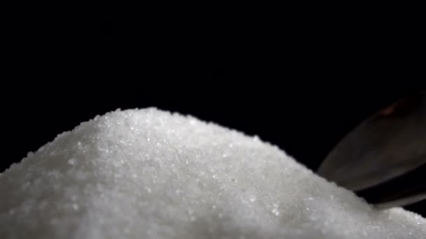 Холм соли на черном фоне — стоковое видео