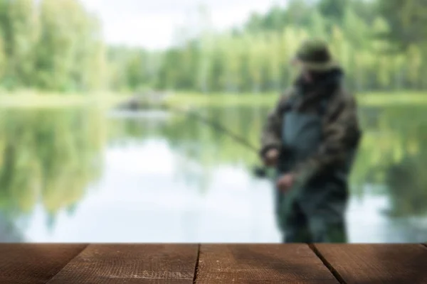 Giovane pesca uomo — Foto Stock