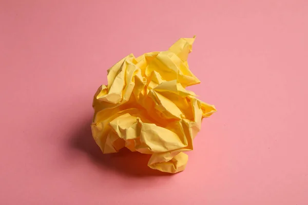 しわくちゃの紙のボール — ストック写真