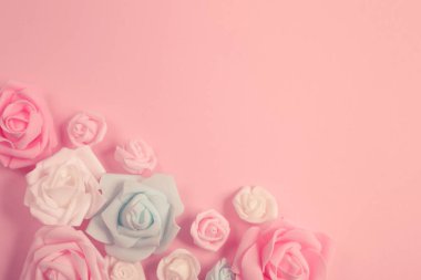 Gül vintage bir arka plan üzerinde