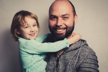 Sevimli genç kızı babası ile.