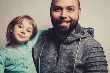 Sevimli genç kızı babası ile.