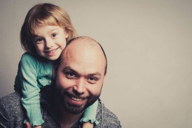 Sevimli genç kızı babası ile.