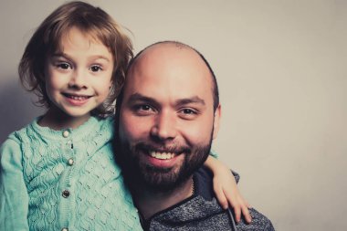 Sevimli genç kızı babası ile.