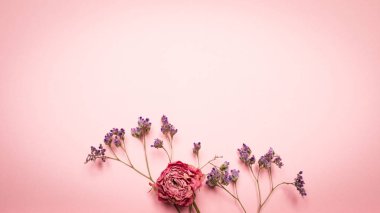 Kurutulmuş çiçekli kart