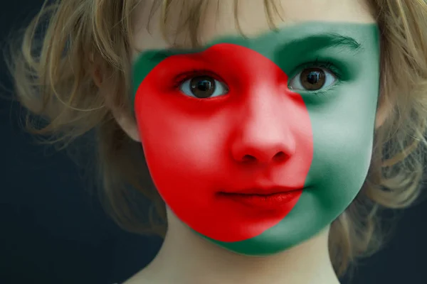 Dziecko z malowane flaga Bangladeszu — Zdjęcie stockowe