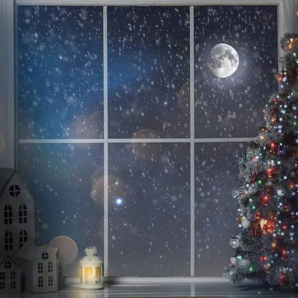 Fairytale winter christmas window and christmas object — Stock Photo, Image