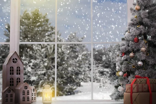 Cuento de hadas ventana de Navidad de invierno y objeto de Navidad —  Fotos de Stock